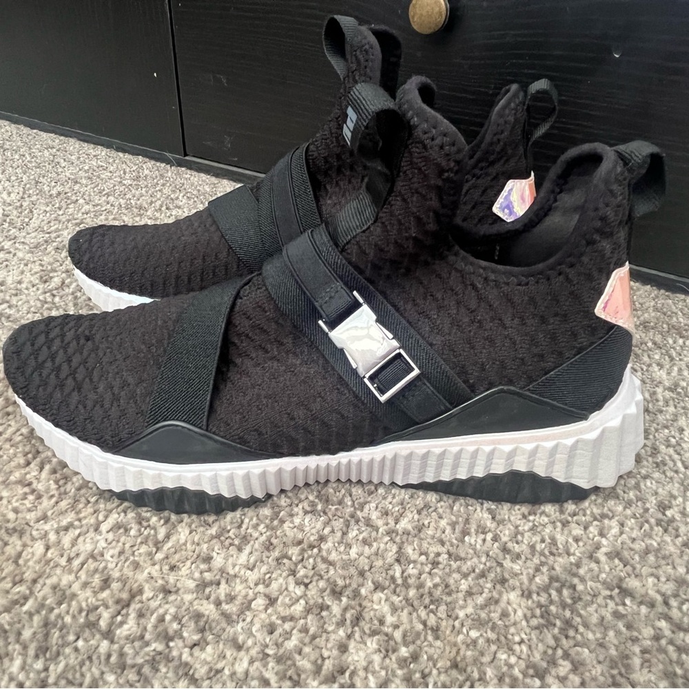 Puma tennis shoes